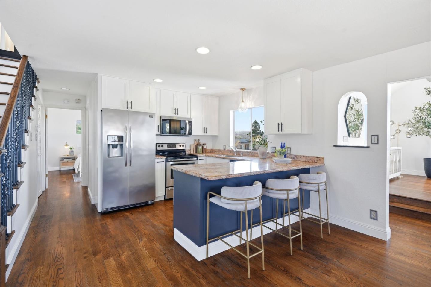 Detail Gallery Image 6 of 58 For 347 Rolling Hills Ave, San Mateo,  CA 94403 - 3 Beds | 3 Baths