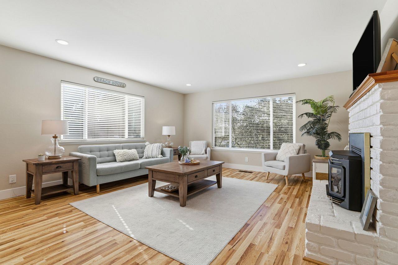 Detail Gallery Image 11 of 72 For 836 Seacliff Dr, Aptos,  CA 95003 - 3 Beds | 2 Baths