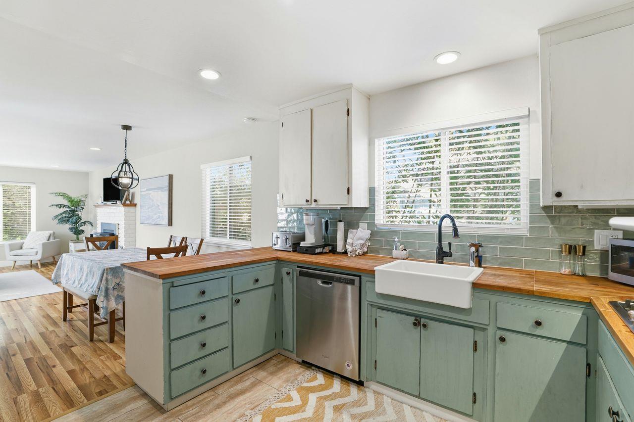 Detail Gallery Image 6 of 72 For 836 Seacliff Dr, Aptos,  CA 95003 - 3 Beds | 2 Baths