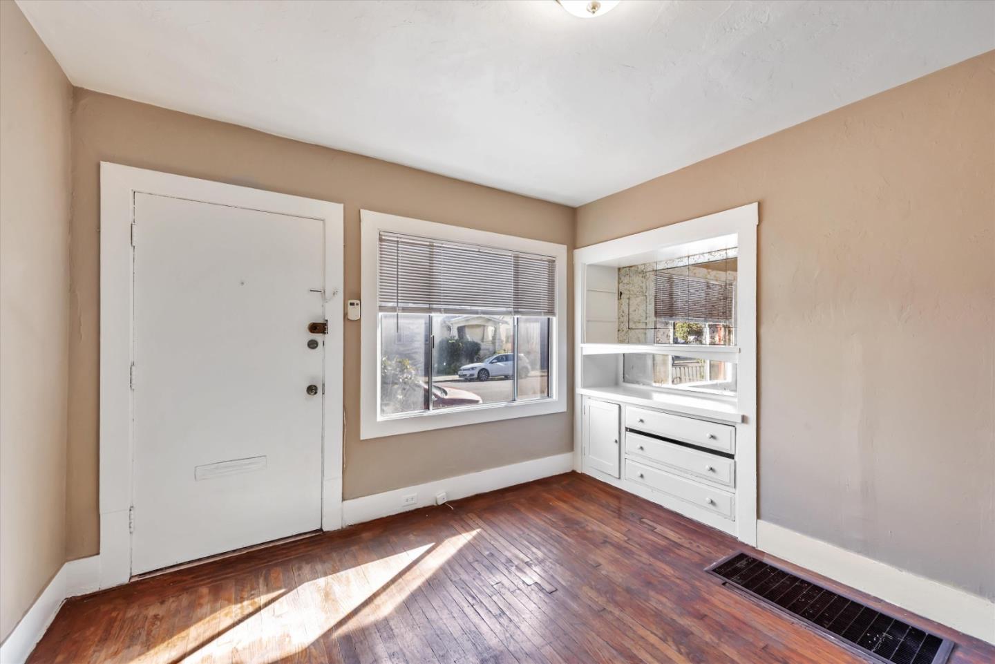 Detail Gallery Image 3 of 8 For 6033 Foothill Blvd, Oakland,  CA 94605 - – Beds | – Baths