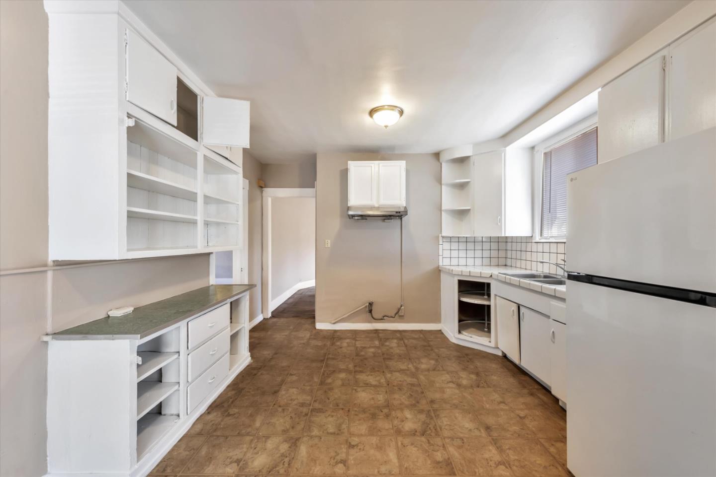 Detail Gallery Image 4 of 8 For 6033 Foothill Blvd, Oakland,  CA 94605 - – Beds | – Baths