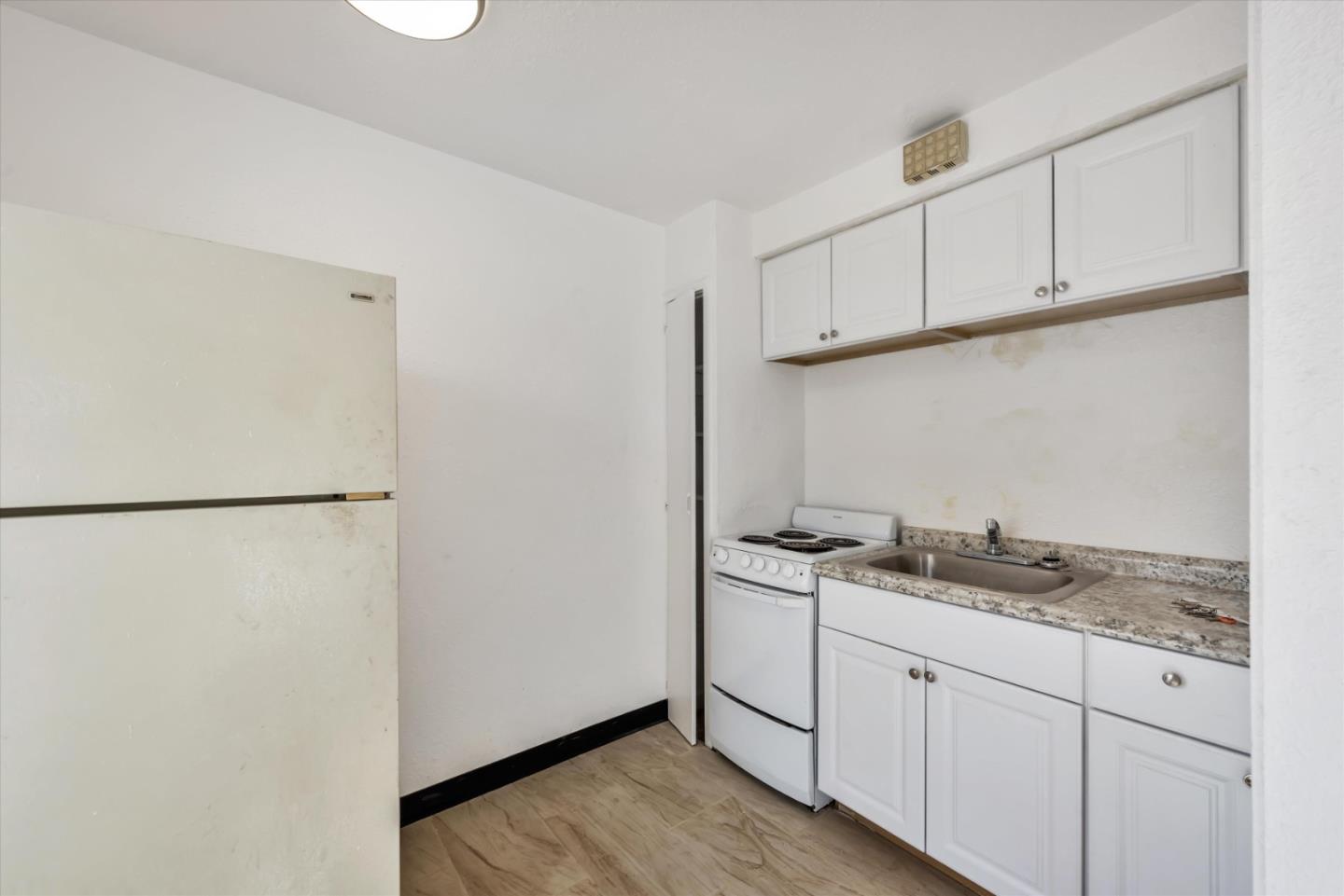 Detail Gallery Image 7 of 8 For 6033 Foothill Blvd, Oakland,  CA 94605 - – Beds | – Baths