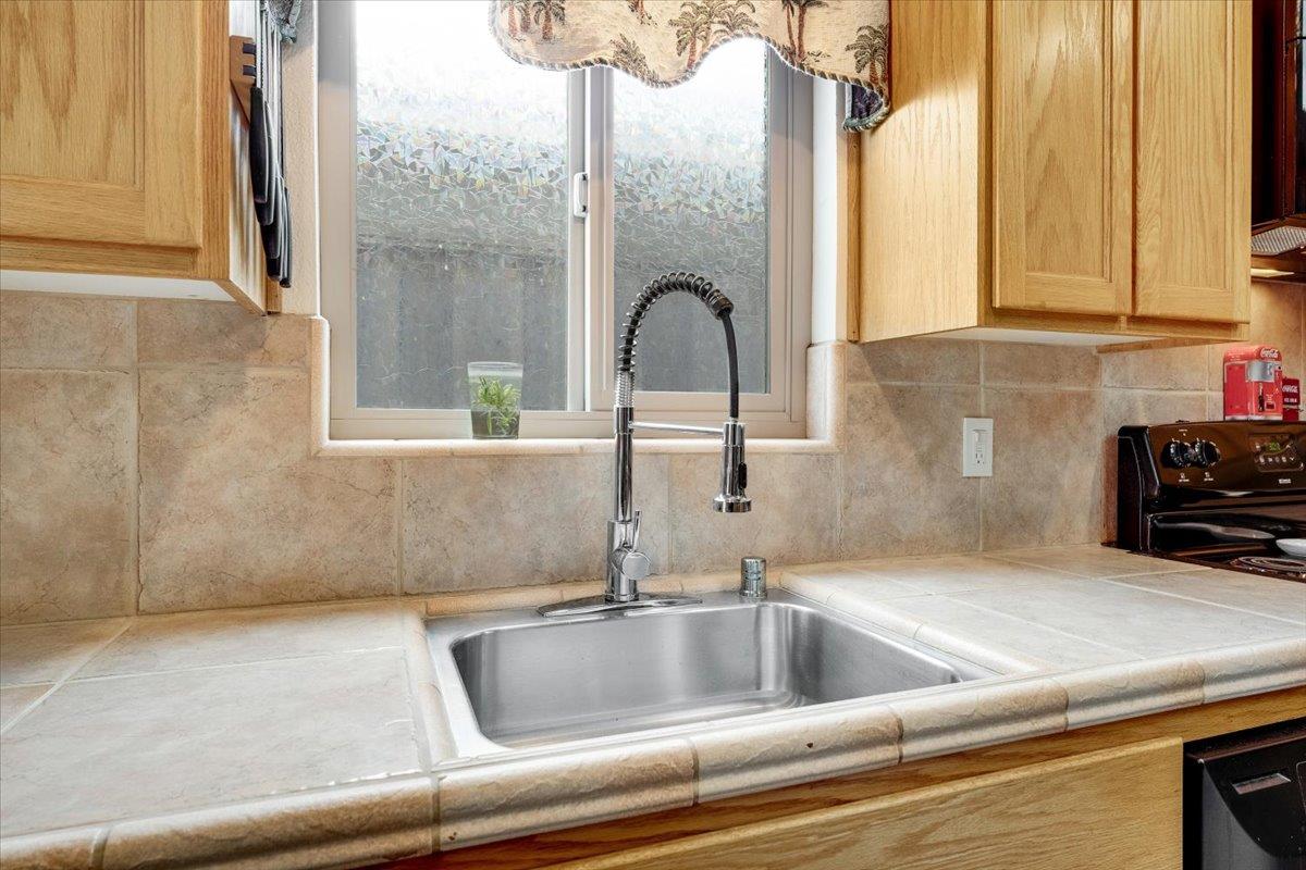 Detail Gallery Image 14 of 26 For 338 Dufour St, Santa Cruz,  CA 95060 - 2 Beds | 1 Baths