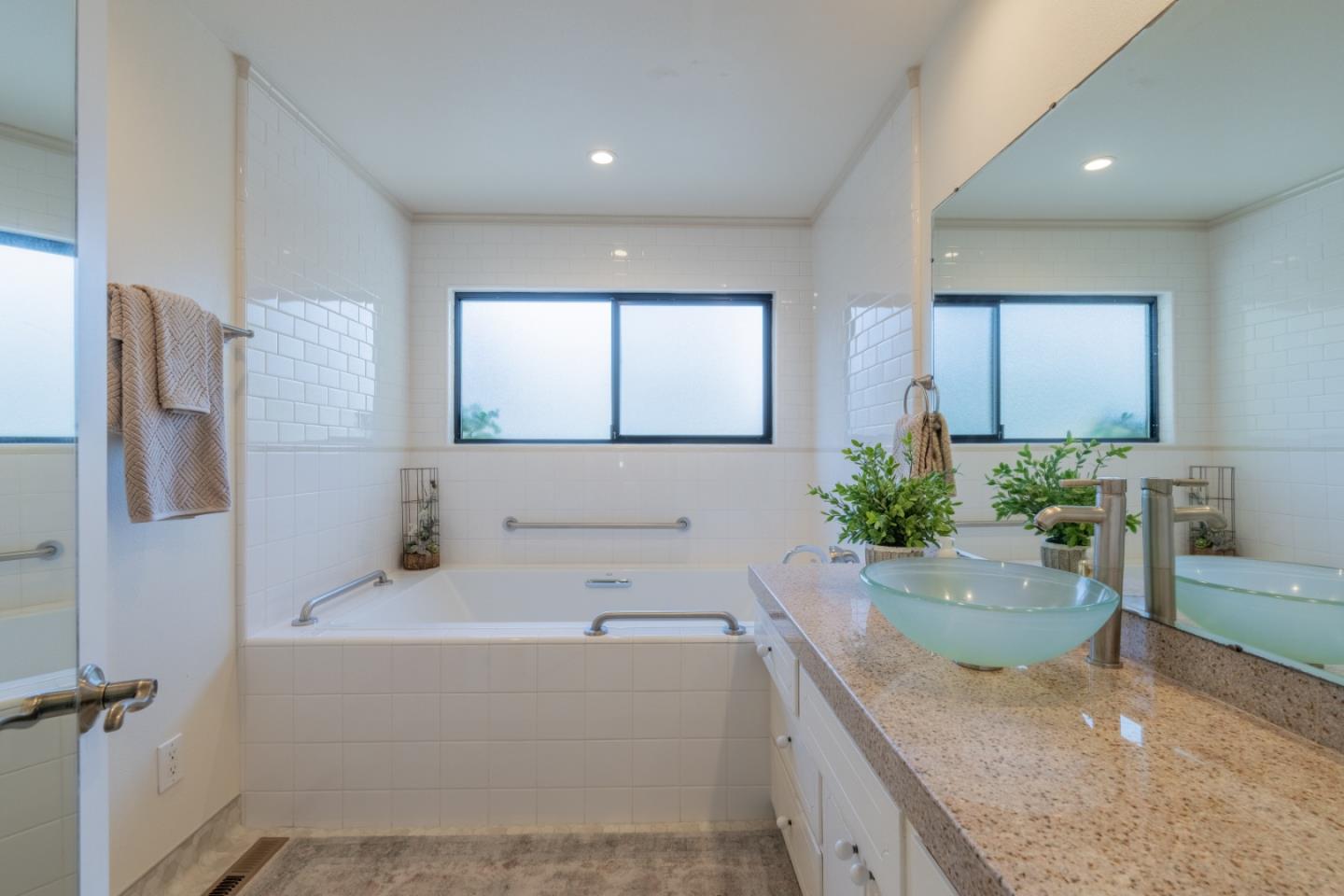 Detail Gallery Image 17 of 35 For 5965 Brookdale Dr, Carmel,  CA 93923 - 5 Beds | 3 Baths