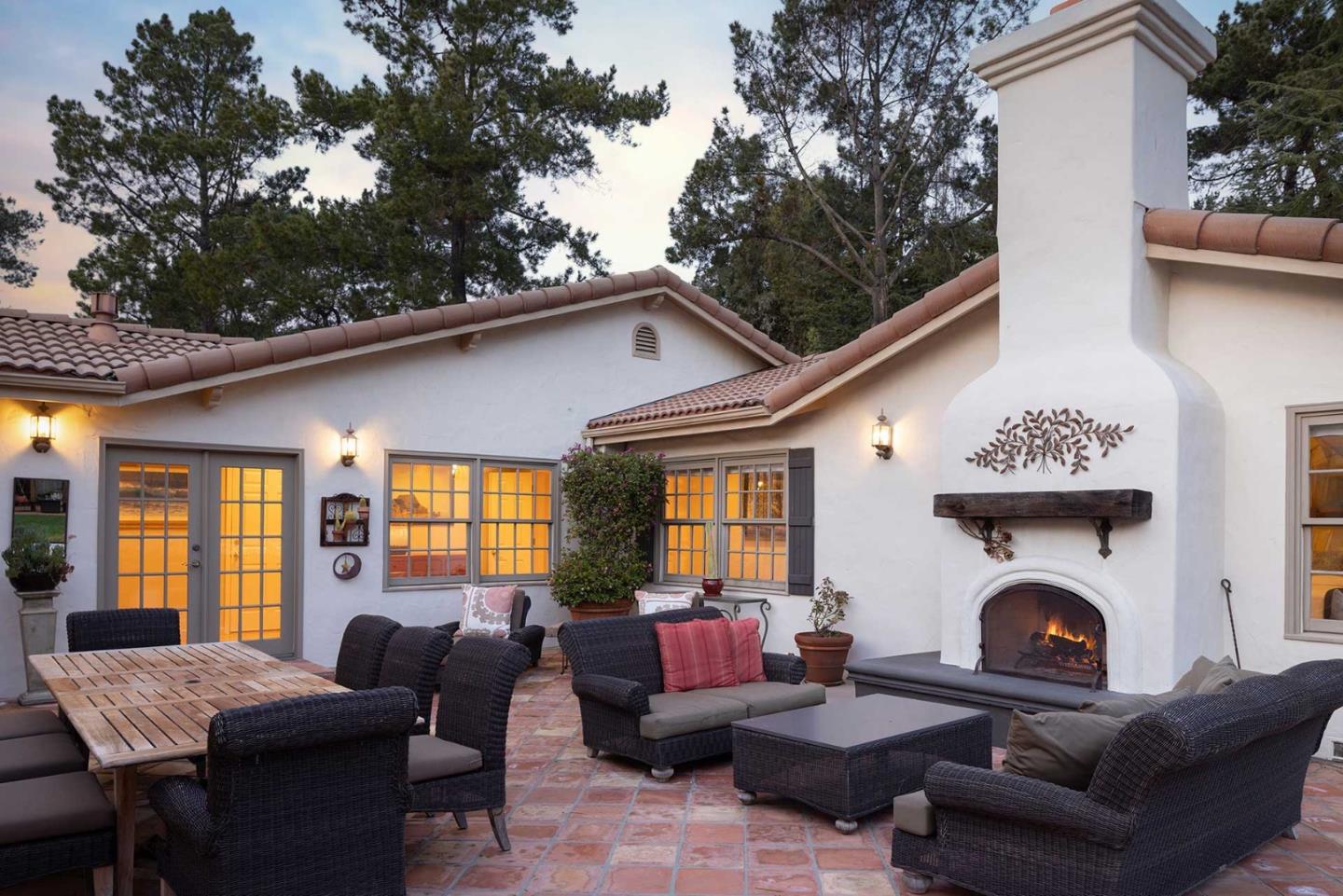 Detail Gallery Image 2 of 27 For 9940 Eddy Rd, Carmel,  CA 93923 - 4 Beds | 3/1 Baths