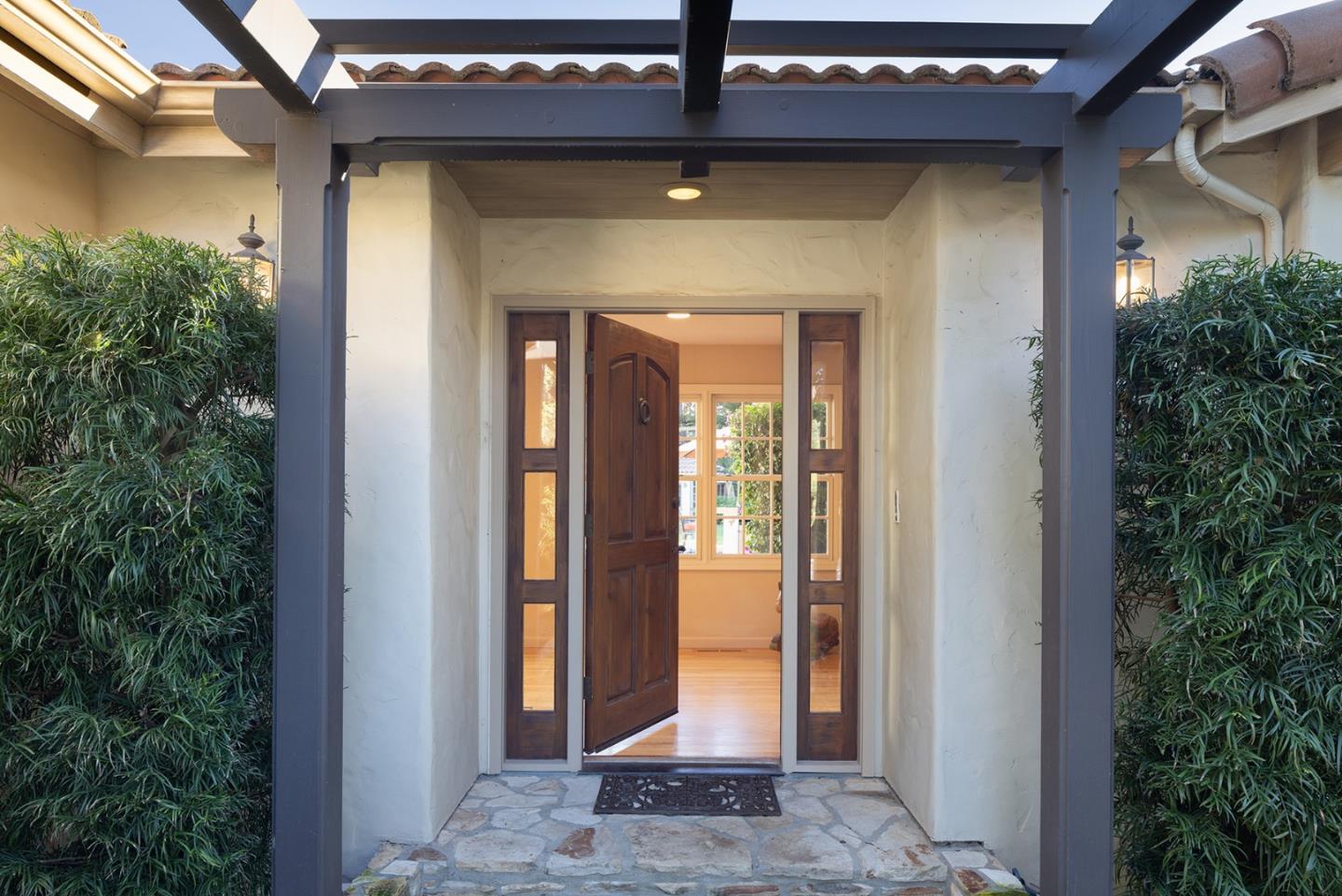 Detail Gallery Image 3 of 27 For 9940 Eddy Rd, Carmel,  CA 93923 - 4 Beds | 3/1 Baths