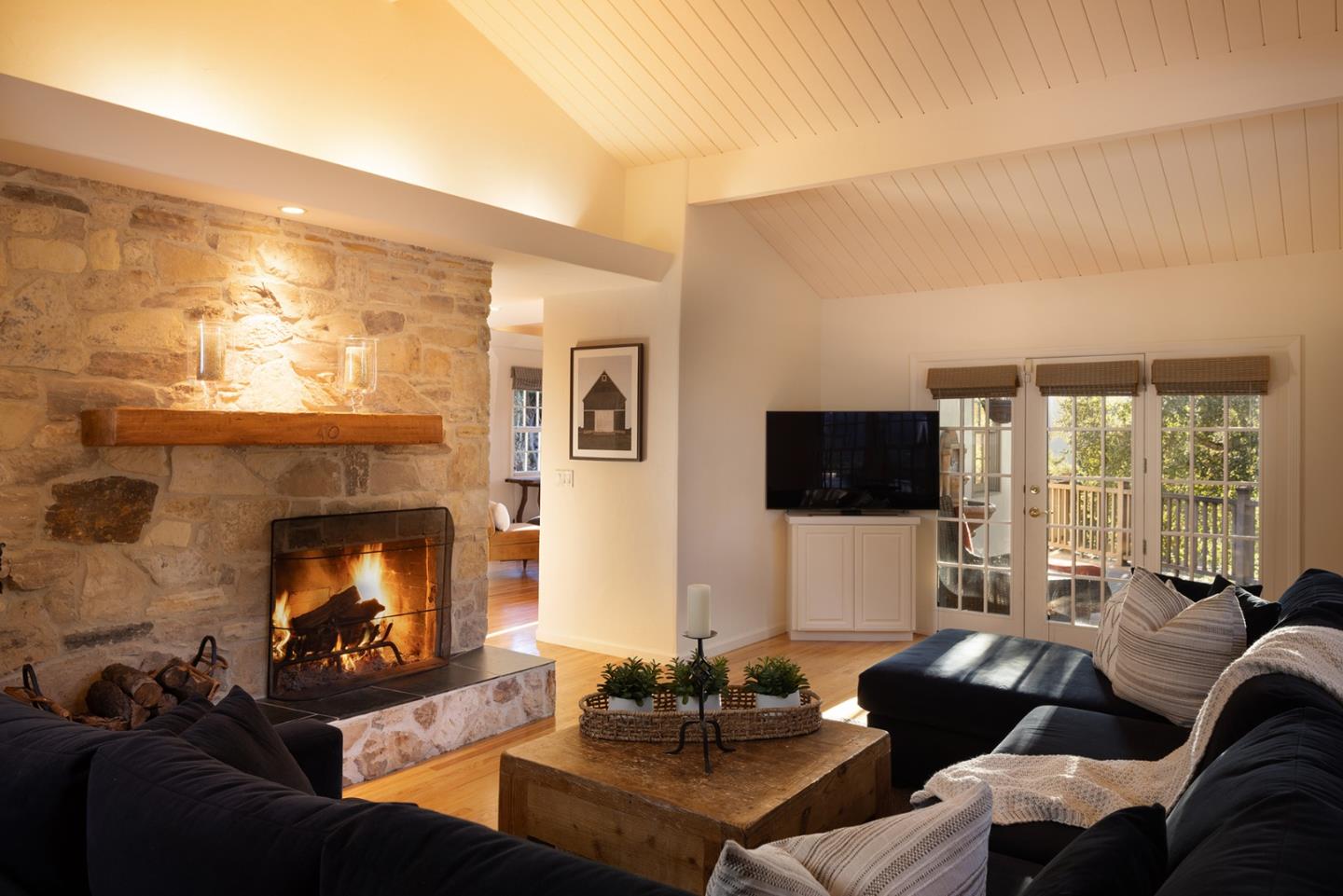 Detail Gallery Image 4 of 27 For 9940 Eddy Rd, Carmel,  CA 93923 - 4 Beds | 3/1 Baths