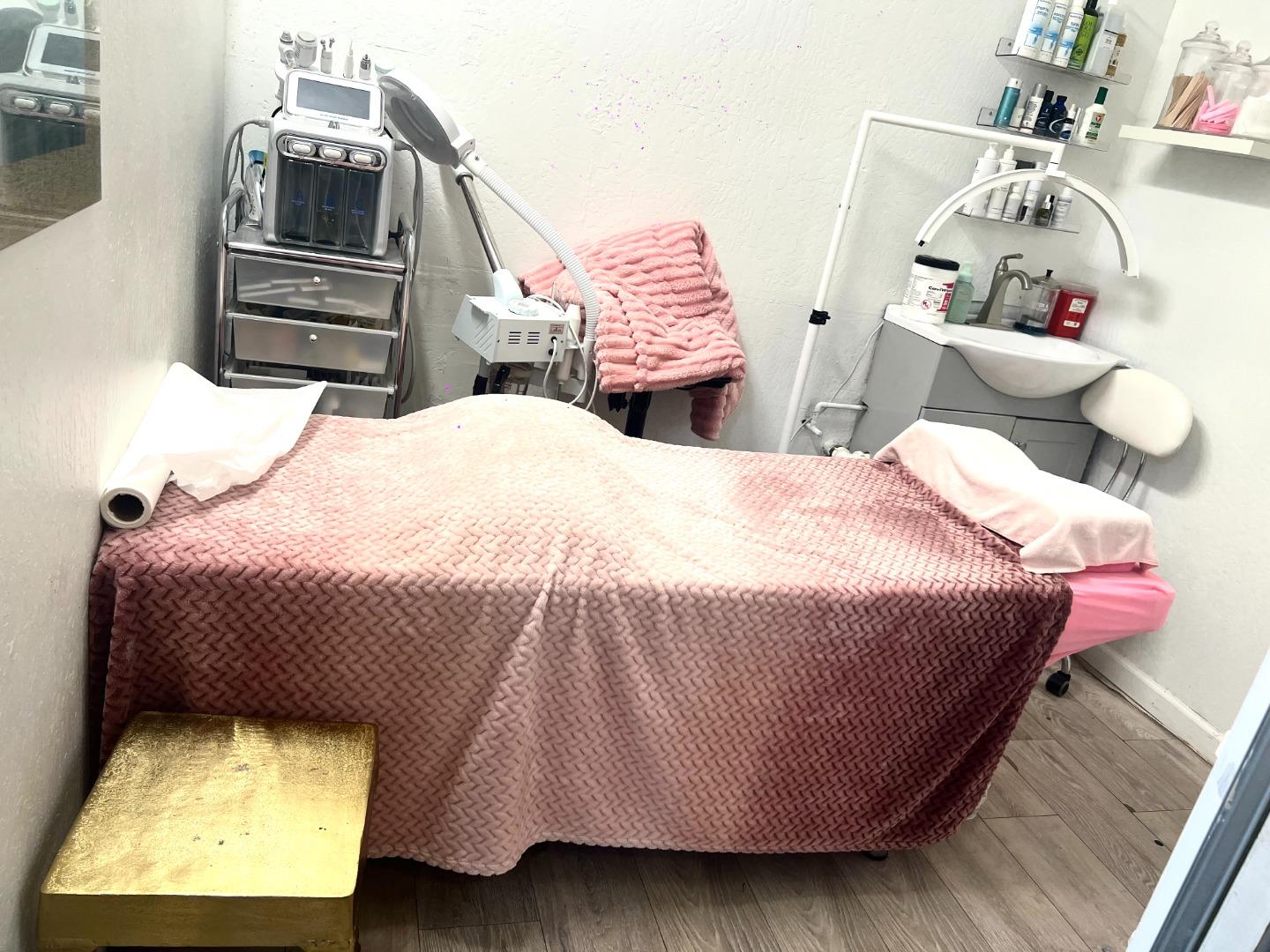 Detail Gallery Image 5 of 8 For 1290 S Bascom, #C, San Jose,  CA 95128 - – Beds | – Baths