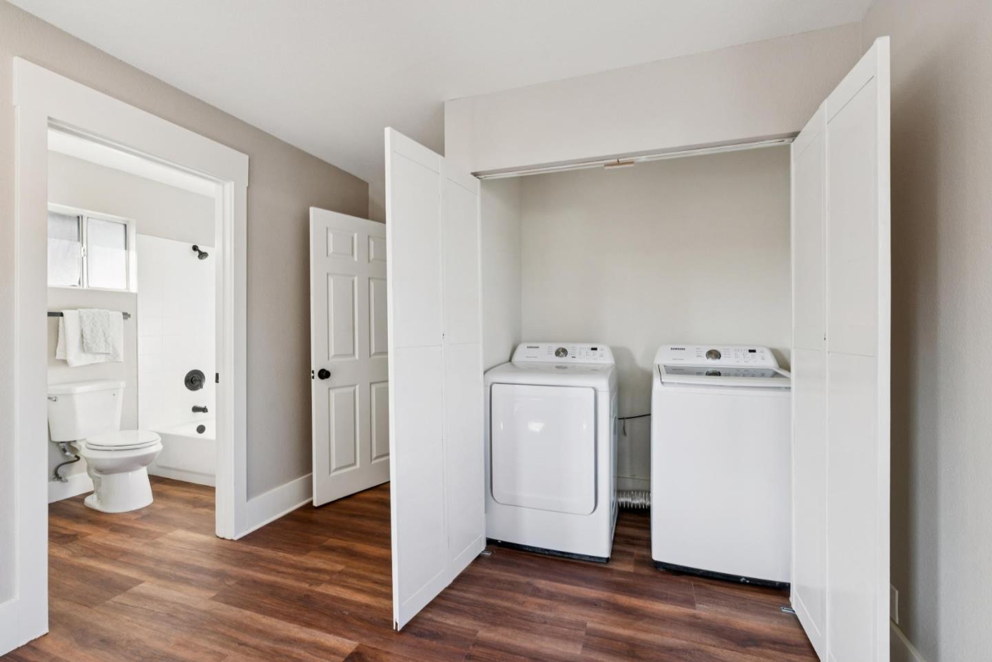 Detail Gallery Image 13 of 15 For 915 52nd St, Oakland,  CA 94608 - 2 Beds | 2 Baths