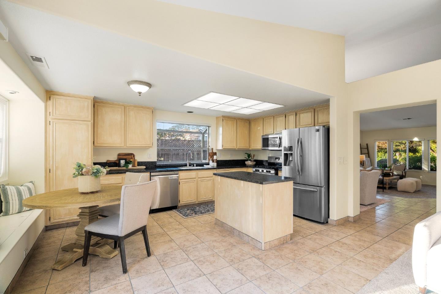 Detail Gallery Image 10 of 35 For 292 Quebrada Del Mar Rd, Marina,  CA 93933 - 3 Beds | 2 Baths