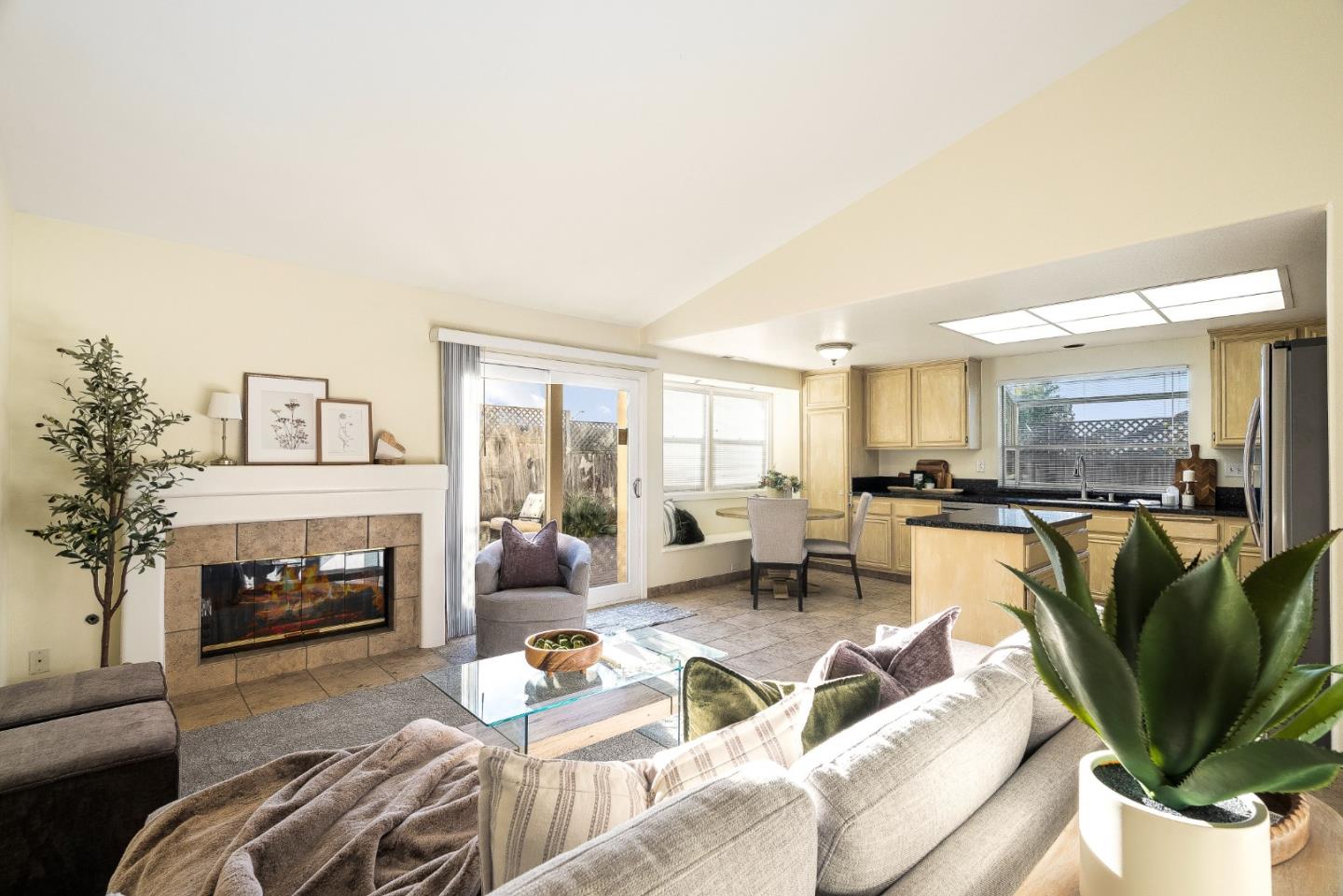 Detail Gallery Image 11 of 35 For 292 Quebrada Del Mar Rd, Marina,  CA 93933 - 3 Beds | 2 Baths