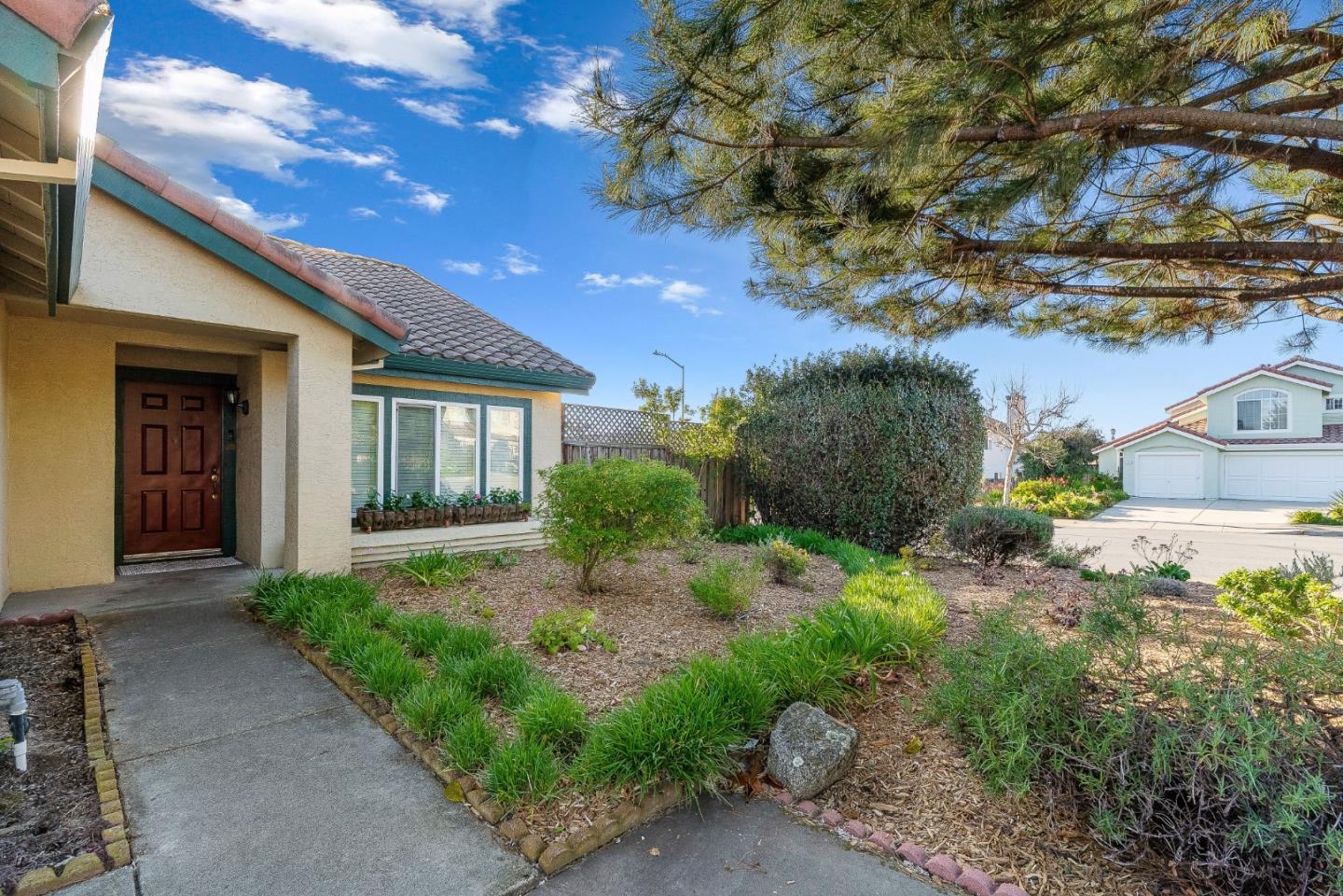 Detail Gallery Image 3 of 35 For 292 Quebrada Del Mar Rd, Marina,  CA 93933 - 3 Beds | 2 Baths