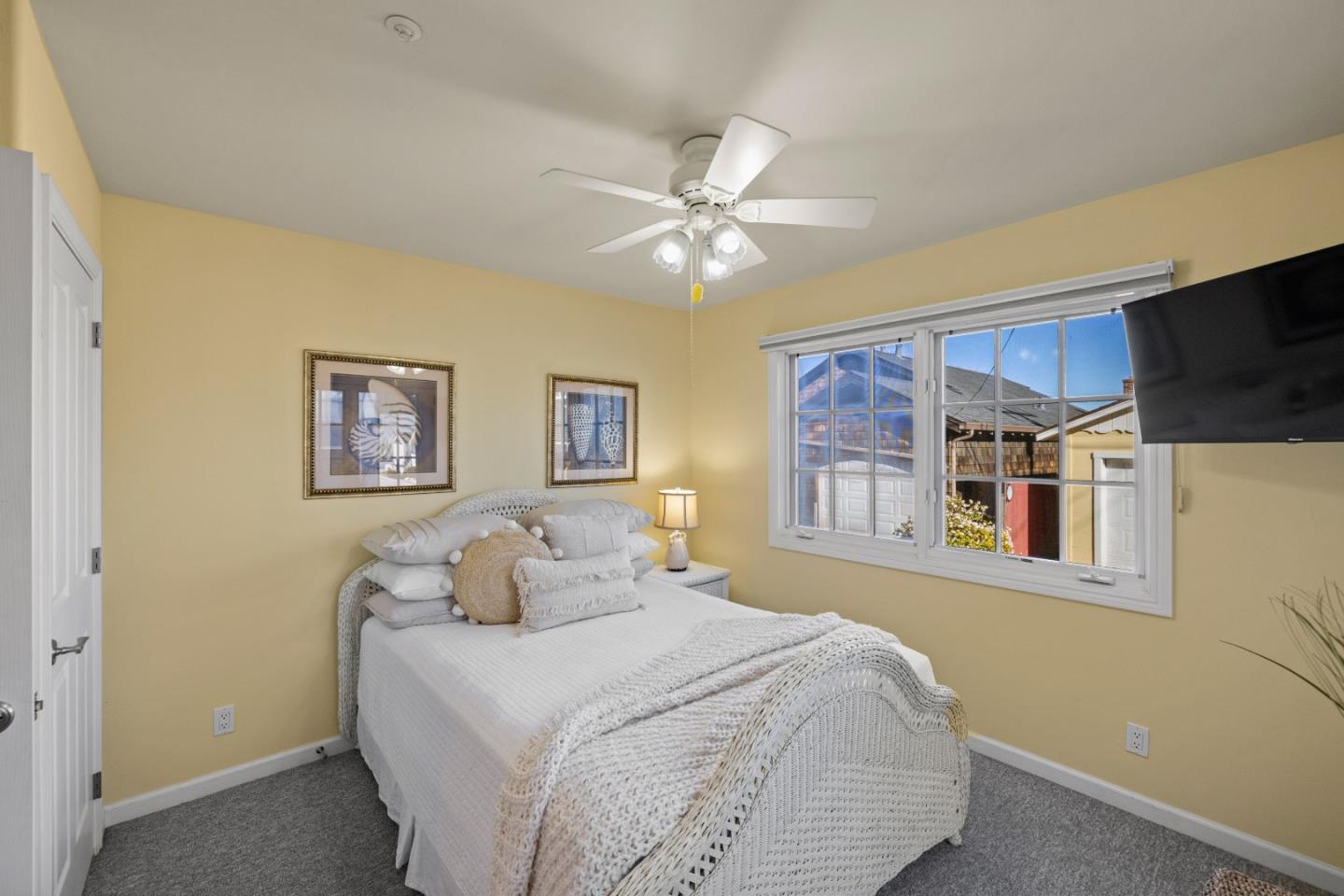 Detail Gallery Image 14 of 24 For 715 Mermaid Ave, Pacific Grove,  CA 93950 - 2 Beds | 2 Baths