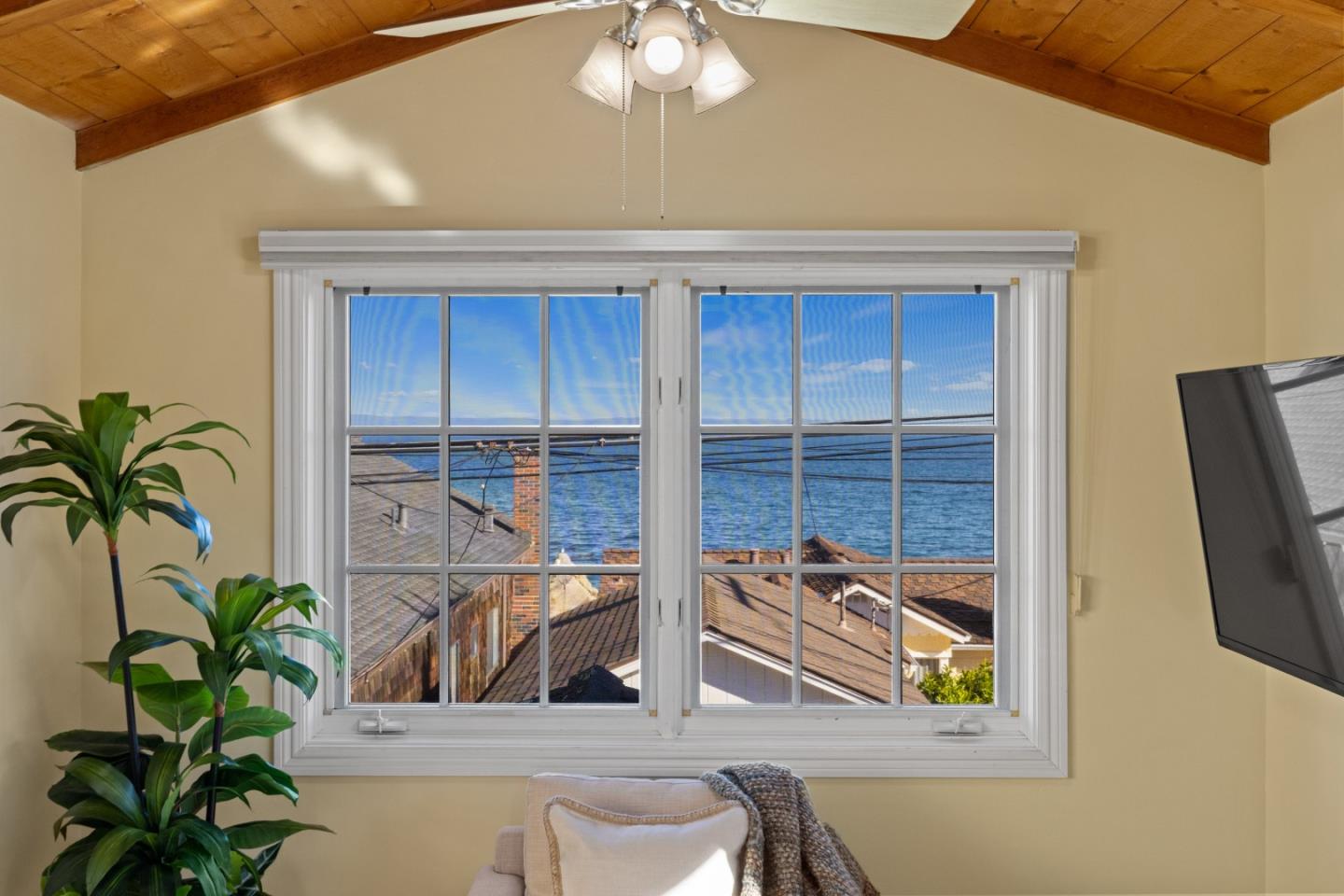 Detail Gallery Image 2 of 24 For 715 Mermaid Ave, Pacific Grove,  CA 93950 - 2 Beds | 2 Baths