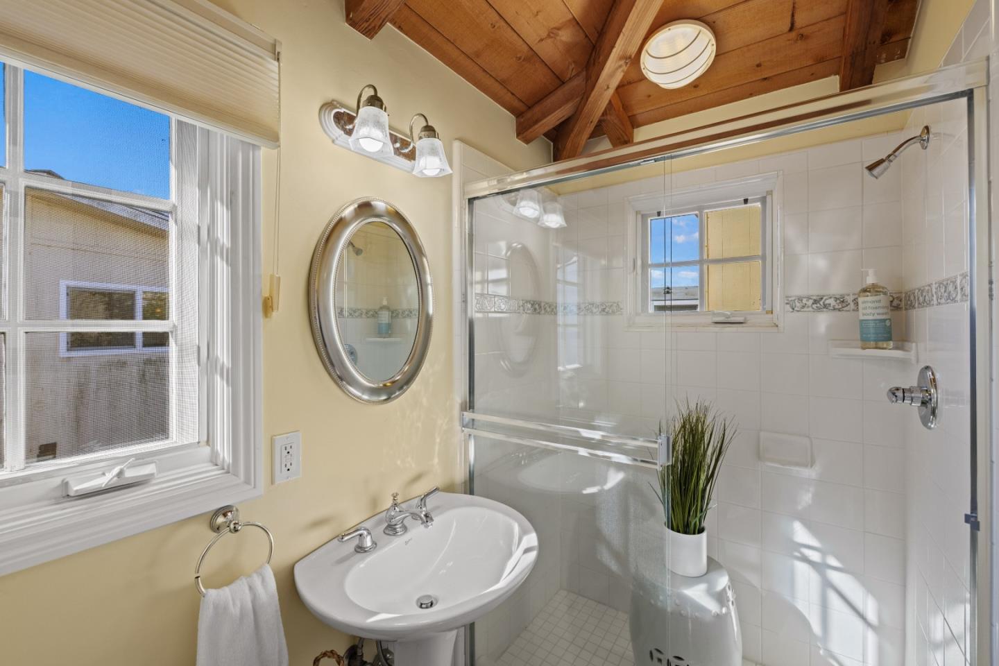 Detail Gallery Image 9 of 24 For 715 Mermaid Ave, Pacific Grove,  CA 93950 - 2 Beds | 2 Baths