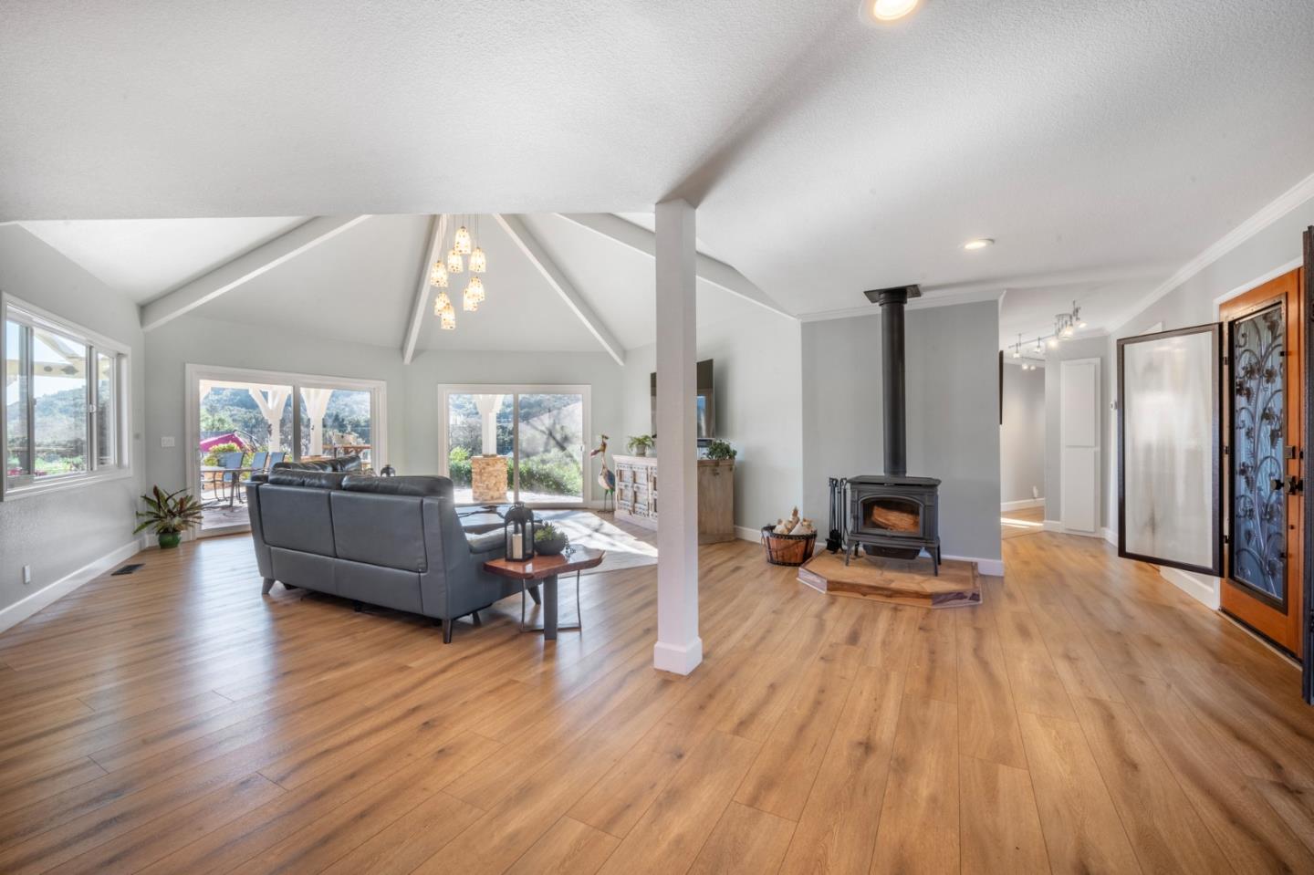 Detail Gallery Image 10 of 55 For 12170 Calle Uvas, Gilroy,  CA 95020 - 4 Beds | 2/1 Baths