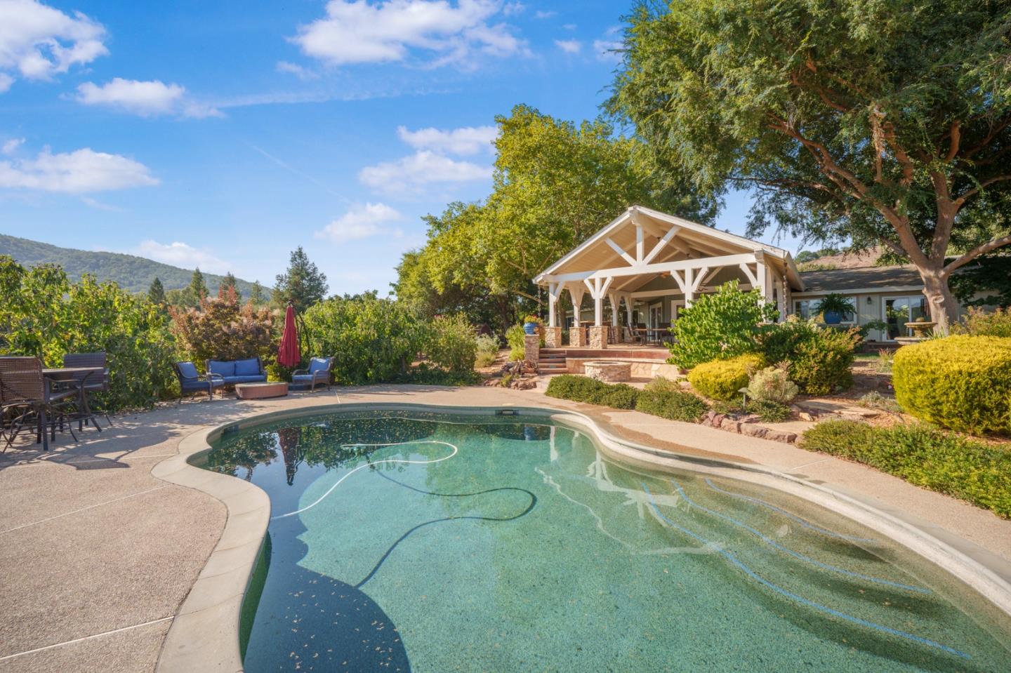 Detail Gallery Image 22 of 55 For 12170 Calle Uvas, Gilroy,  CA 95020 - 4 Beds | 2/1 Baths