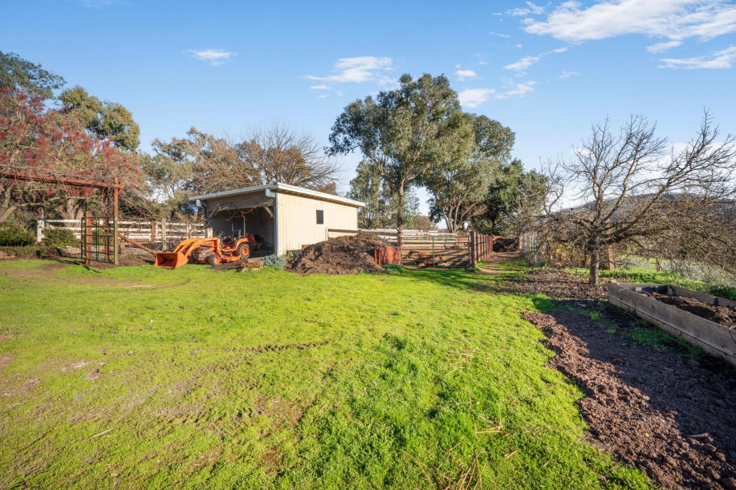 Detail Gallery Image 38 of 55 For 12170 Calle Uvas, Gilroy,  CA 95020 - 4 Beds | 2/1 Baths