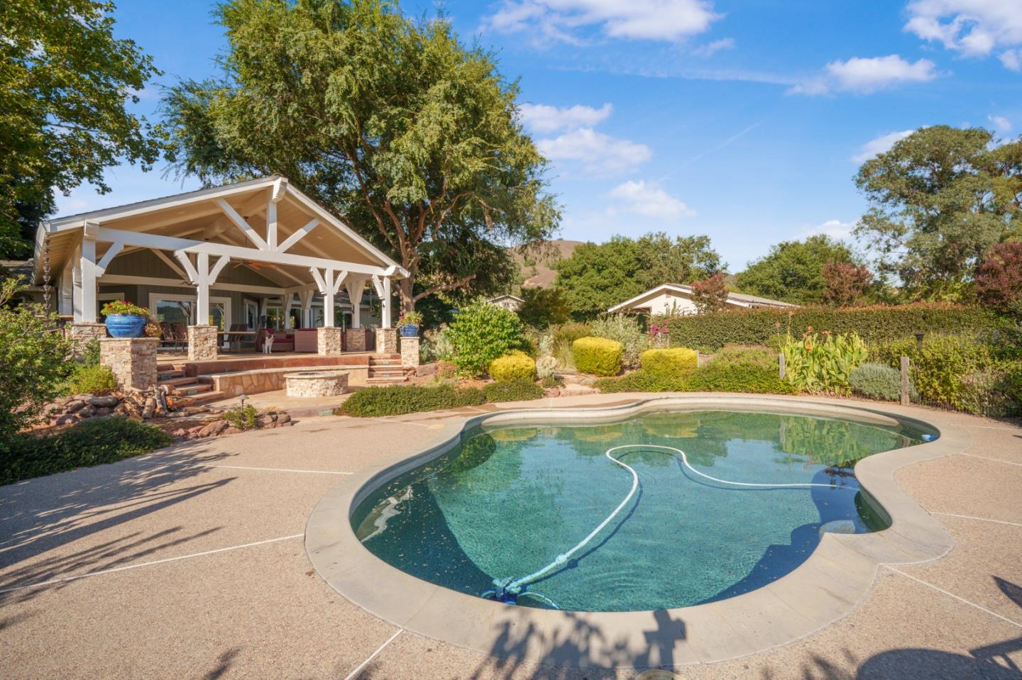 Detail Gallery Image 6 of 55 For 12170 Calle Uvas, Gilroy,  CA 95020 - 4 Beds | 2/1 Baths