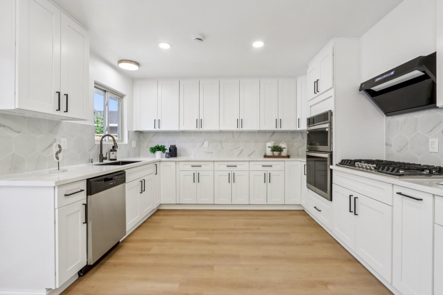 Detail Gallery Image 3 of 40 For 33359 University Dr, Union City,  CA 94587 - 4 Beds | 2 Baths