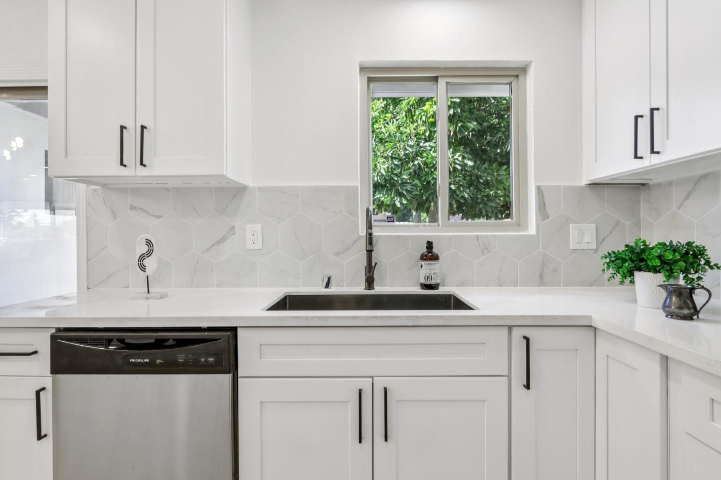 Detail Gallery Image 7 of 40 For 33359 University Dr, Union City,  CA 94587 - 4 Beds | 2 Baths