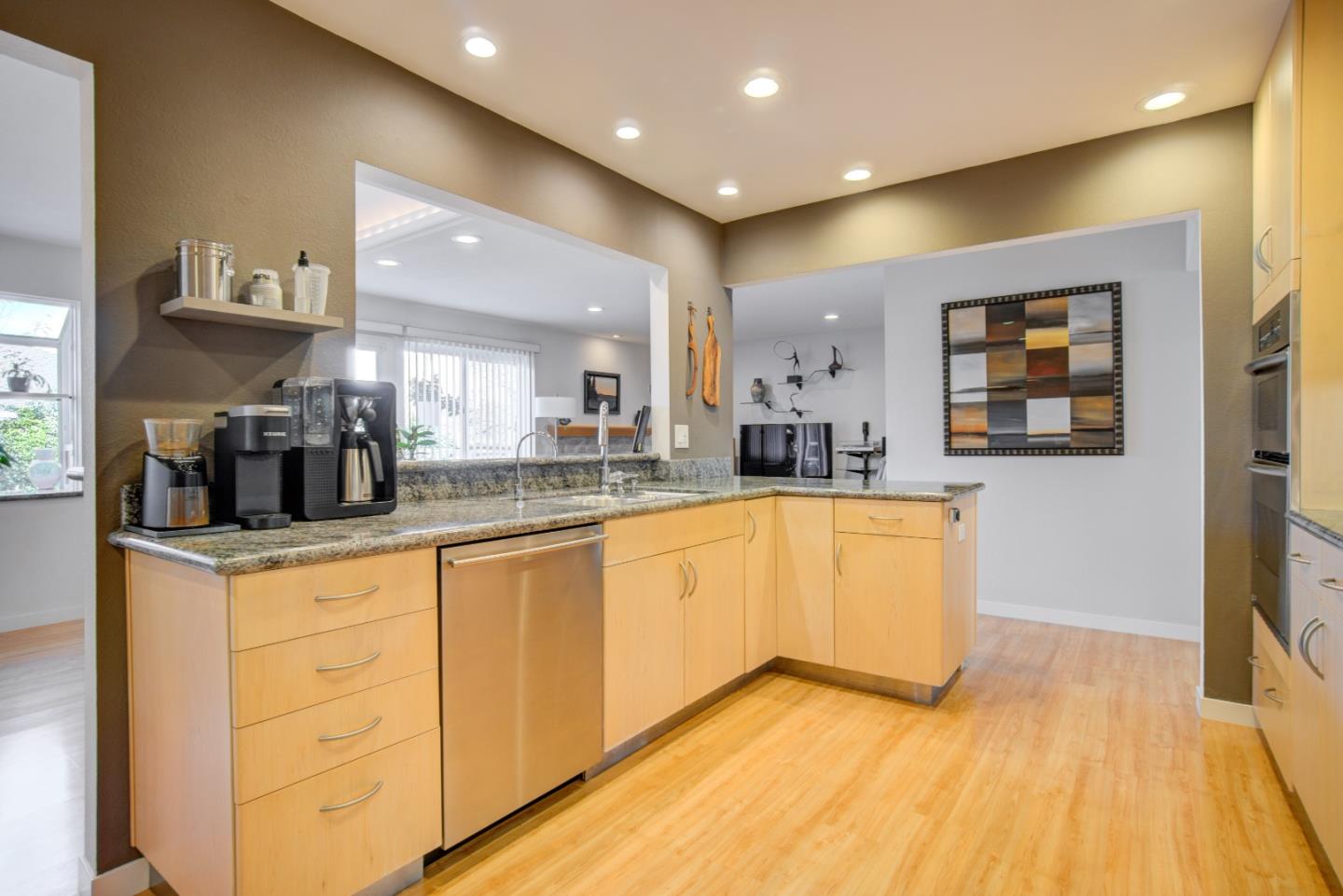 Detail Gallery Image 11 of 44 For 967 Erica Dr, Sunnyvale,  CA 94086 - 5 Beds | 3 Baths