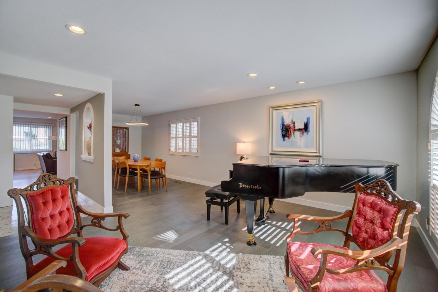 Detail Gallery Image 14 of 44 For 967 Erica Dr, Sunnyvale,  CA 94086 - 5 Beds | 3 Baths