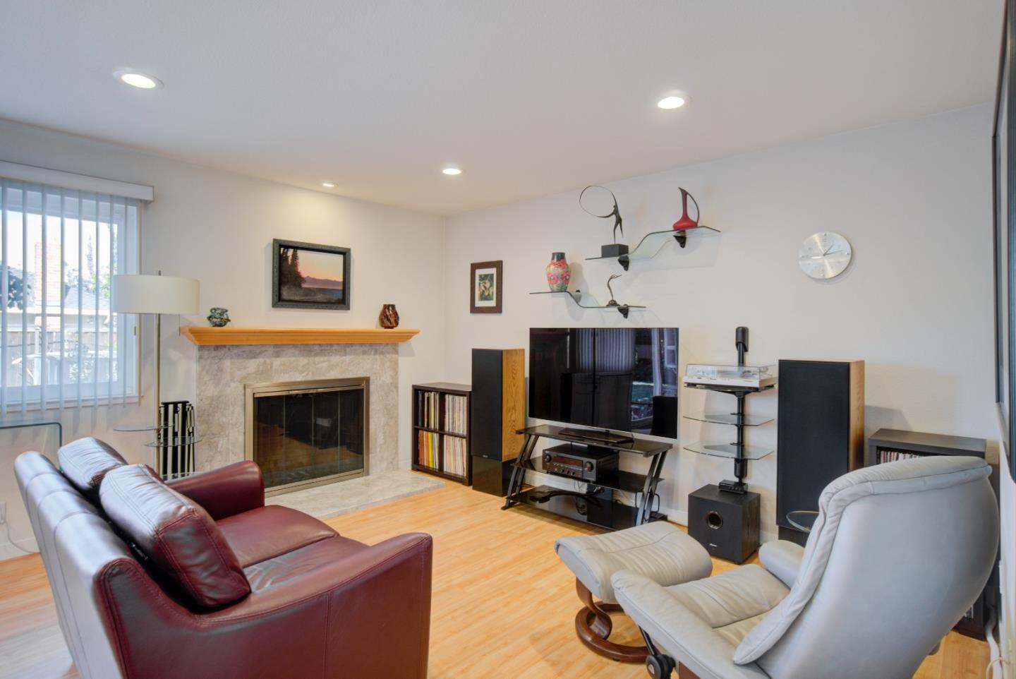 Detail Gallery Image 16 of 44 For 967 Erica Dr, Sunnyvale,  CA 94086 - 5 Beds | 3 Baths