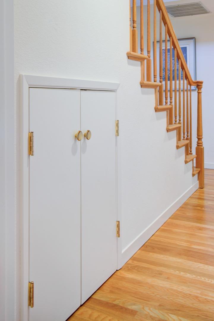 Detail Gallery Image 21 of 44 For 967 Erica Dr, Sunnyvale,  CA 94086 - 5 Beds | 3 Baths