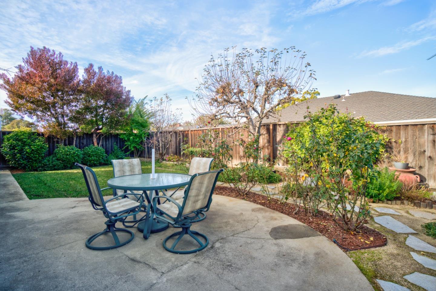 Detail Gallery Image 43 of 44 For 967 Erica Dr, Sunnyvale,  CA 94086 - 5 Beds | 3 Baths