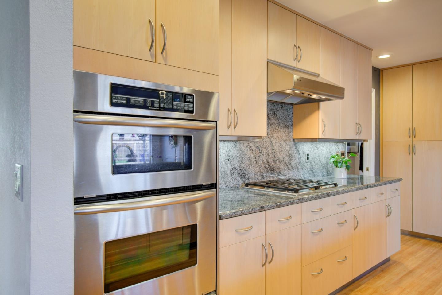 Detail Gallery Image 9 of 44 For 967 Erica Dr, Sunnyvale,  CA 94086 - 5 Beds | 3 Baths