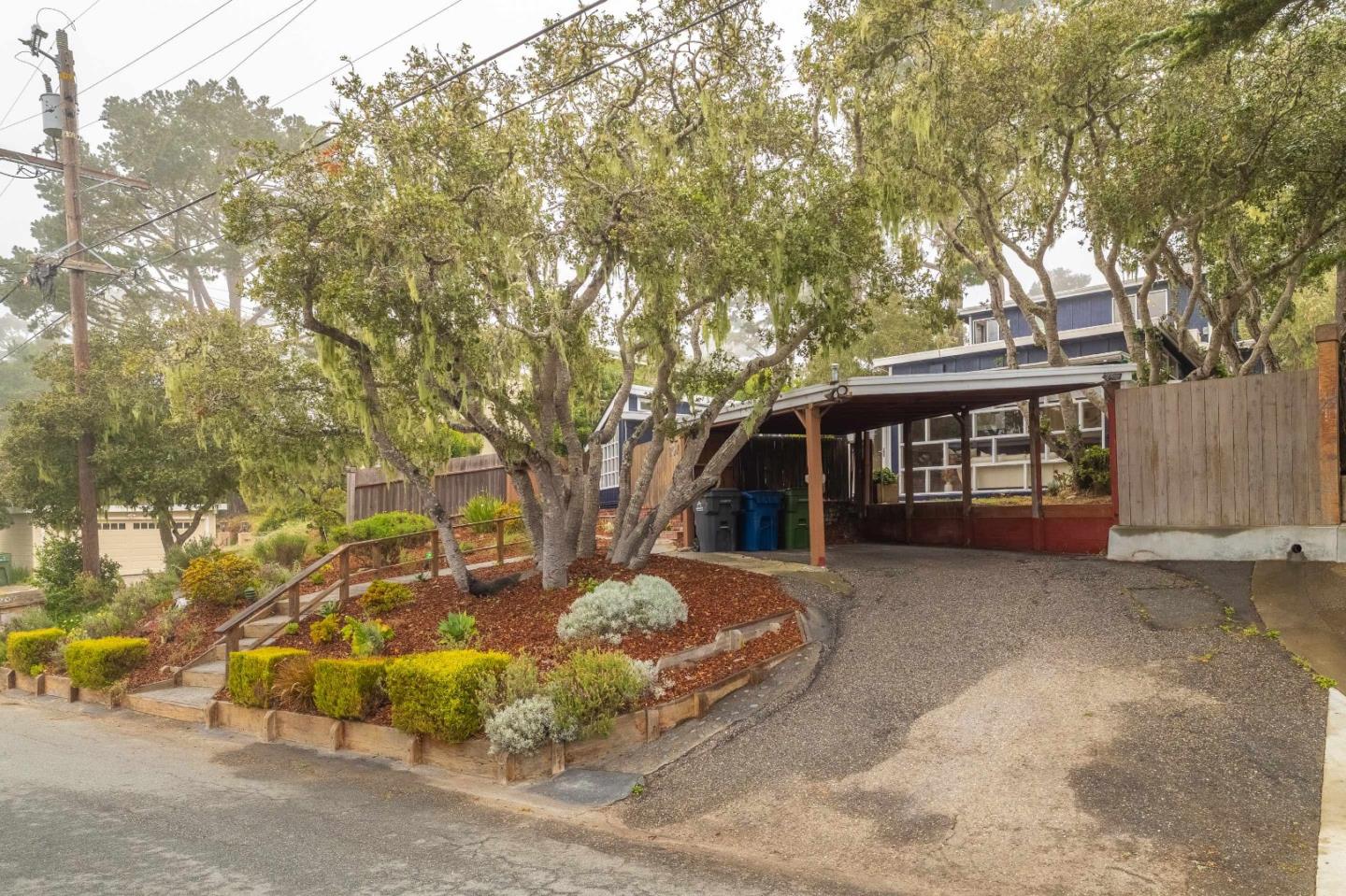 Detail Gallery Image 3 of 58 For 1207 Presidio Blvd, Pacific Grove,  CA 93950 - 5 Beds | 2 Baths