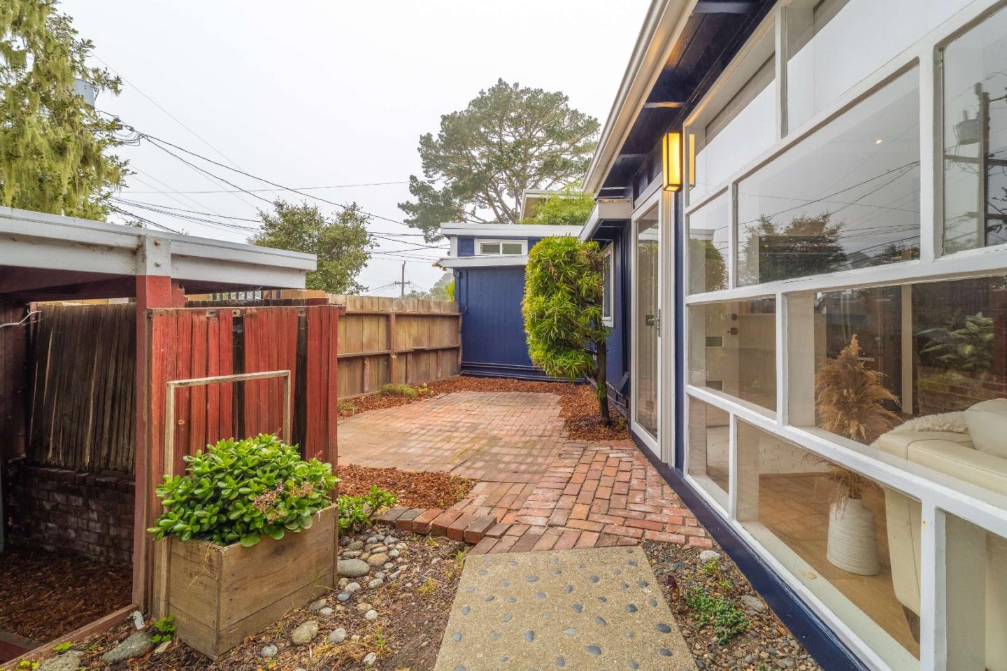 Detail Gallery Image 6 of 58 For 1207 Presidio Blvd, Pacific Grove,  CA 93950 - 5 Beds | 2 Baths