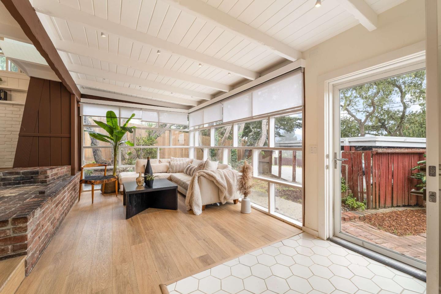 Detail Gallery Image 8 of 58 For 1207 Presidio Blvd, Pacific Grove,  CA 93950 - 5 Beds | 2 Baths