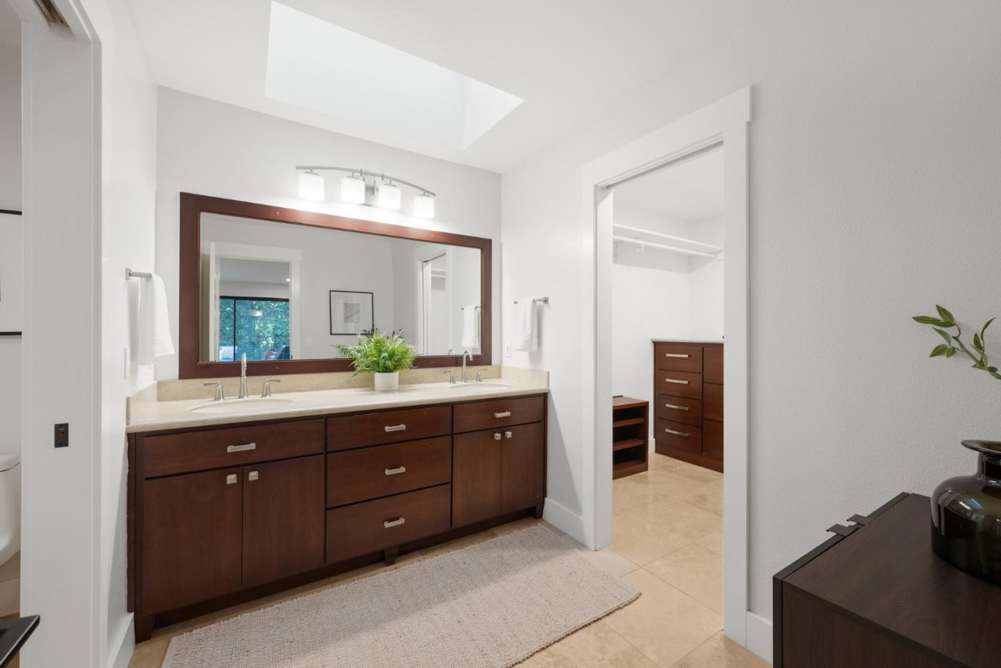 Detail Gallery Image 16 of 72 For 21 Valley Oak St, Portola Valley,  CA 94028 - 4 Beds | 3/1 Baths