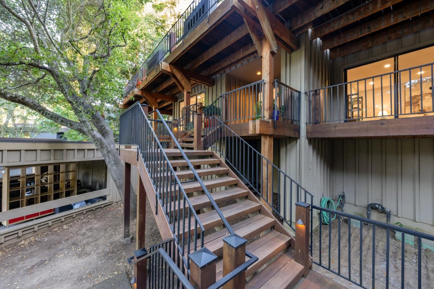Detail Gallery Image 2 of 72 For 21 Valley Oak St, Portola Valley,  CA 94028 - 4 Beds | 3/1 Baths