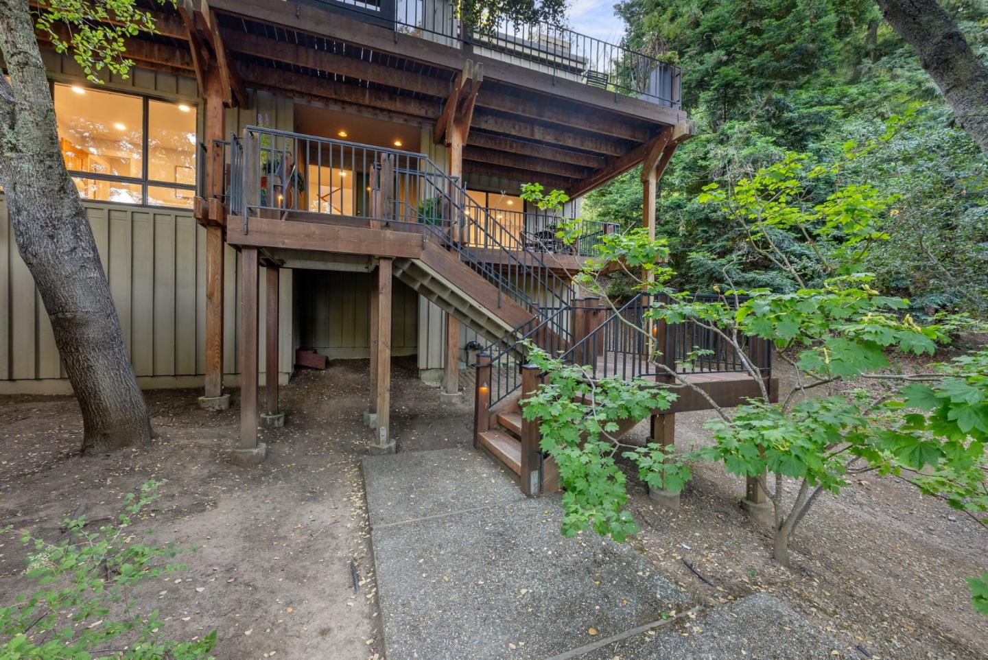 Detail Gallery Image 4 of 72 For 21 Valley Oak St, Portola Valley,  CA 94028 - 4 Beds | 3/1 Baths