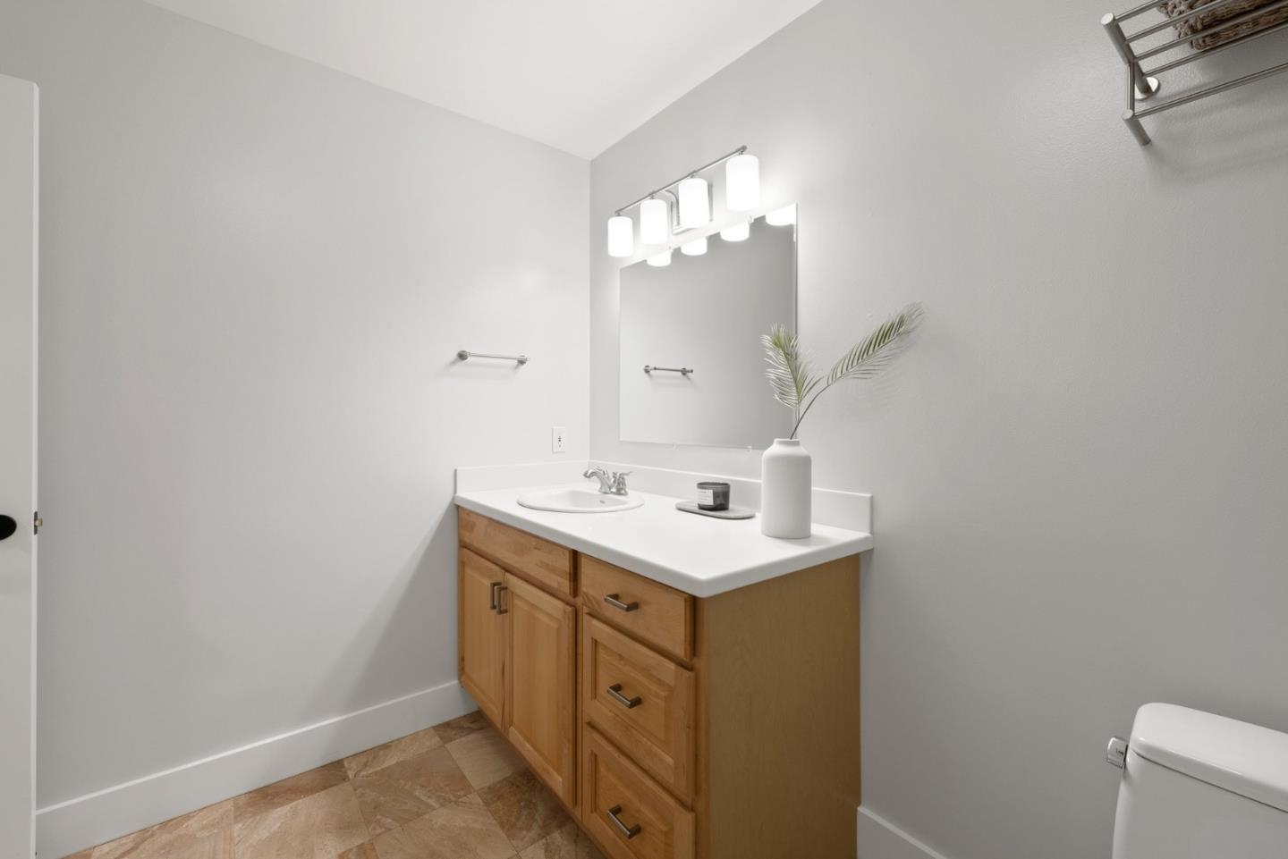 Detail Gallery Image 55 of 72 For 21 Valley Oak St, Portola Valley,  CA 94028 - 4 Beds | 3/1 Baths