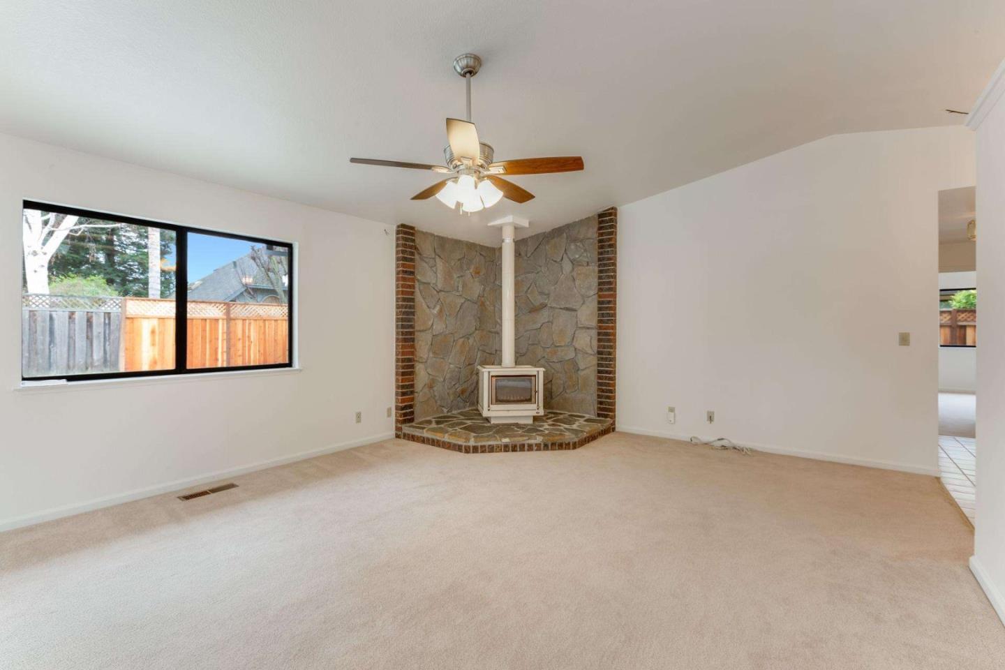 Detail Gallery Image 14 of 29 For 431 Paul Dr, Hollister,  CA 95023 - 3 Beds | 2 Baths