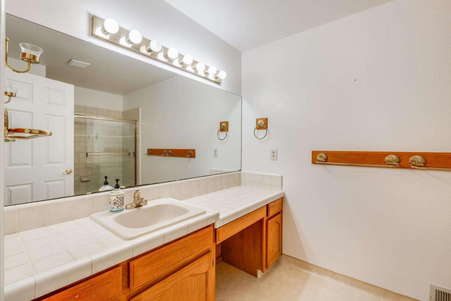 Detail Gallery Image 21 of 29 For 431 Paul Dr, Hollister,  CA 95023 - 3 Beds | 2 Baths