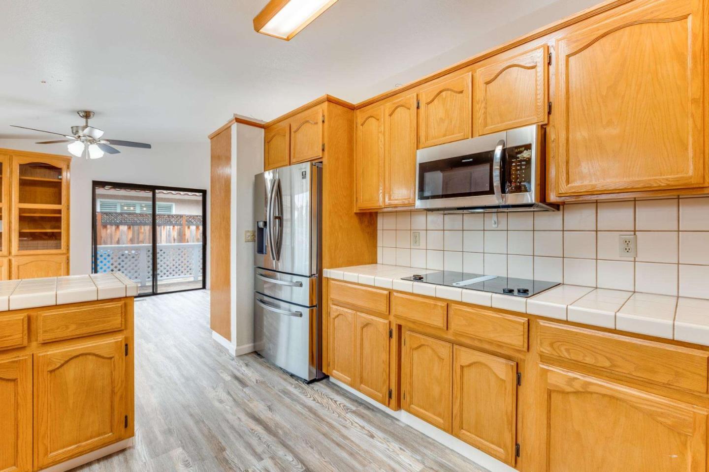 Detail Gallery Image 6 of 29 For 431 Paul Dr, Hollister,  CA 95023 - 3 Beds | 2 Baths