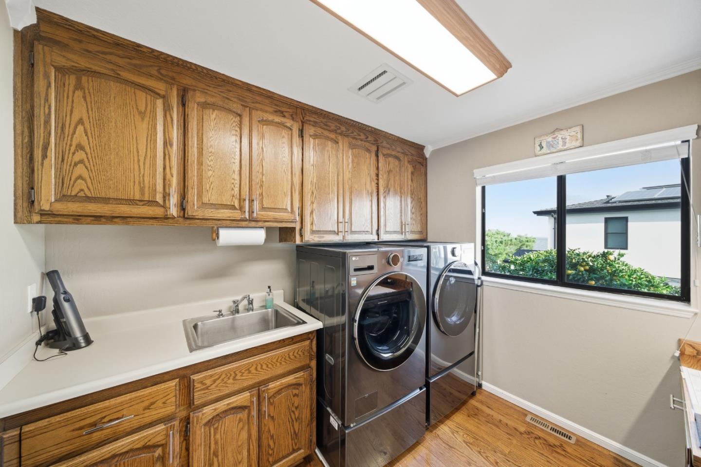 Detail Gallery Image 32 of 45 For 733 Temescal Way, Redwood City,  CA 94062 - 5 Beds | 3/1 Baths