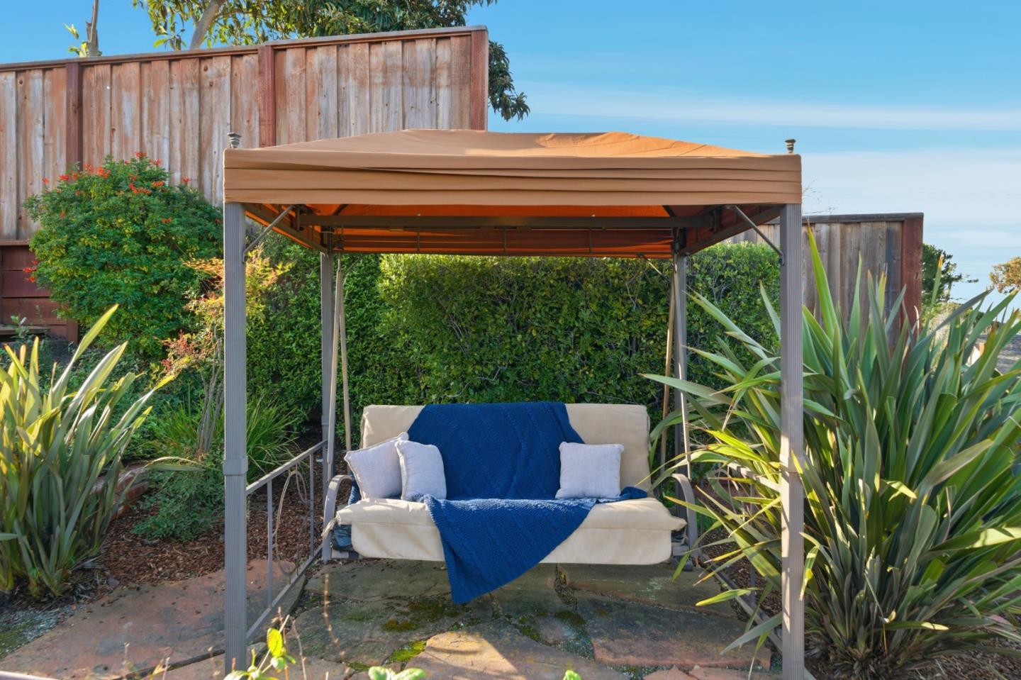 Detail Gallery Image 40 of 45 For 733 Temescal Way, Redwood City,  CA 94062 - 5 Beds | 3/1 Baths