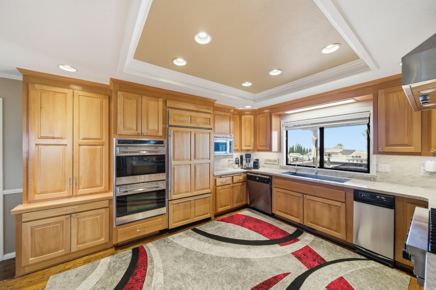 Detail Gallery Image 9 of 45 For 733 Temescal Way, Redwood City,  CA 94062 - 5 Beds | 3/1 Baths