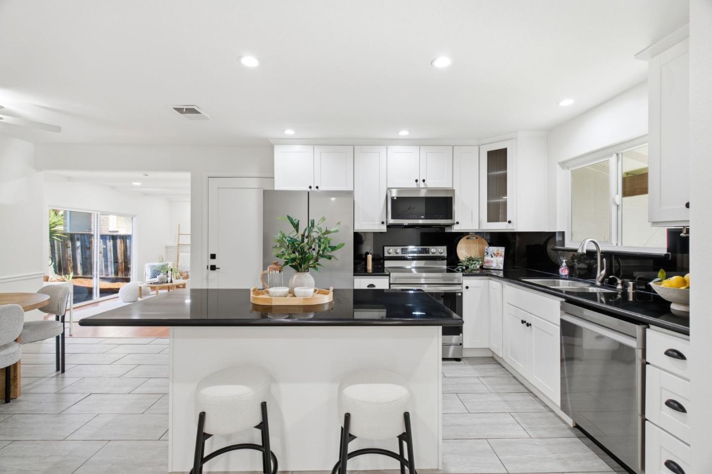 Detail Gallery Image 6 of 20 For 3053 Balmoral Dr, San Jose,  CA 95132 - 3 Beds | 2 Baths