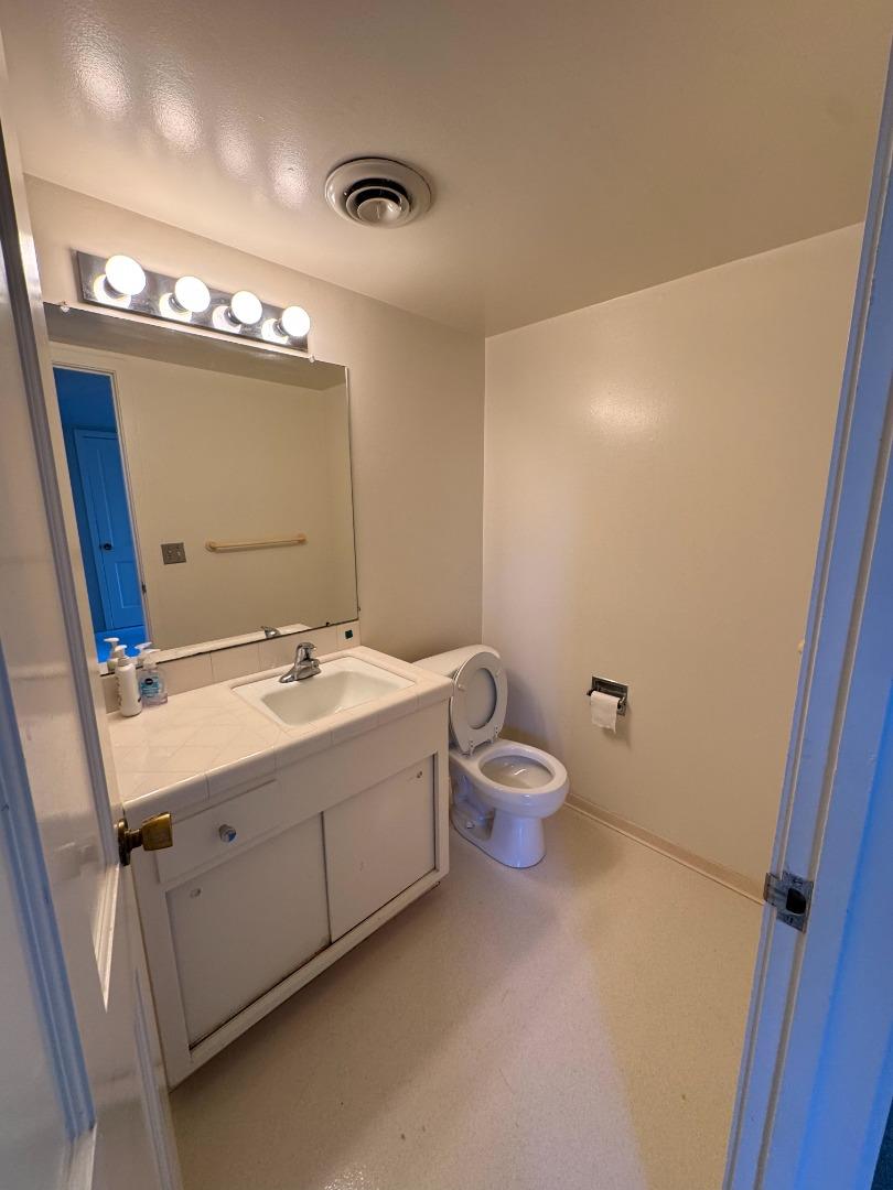 Detail Gallery Image 10 of 11 For 730 Cambridge Ave, Menlo Park,  CA 94025 - 4 Beds | 2/2 Baths