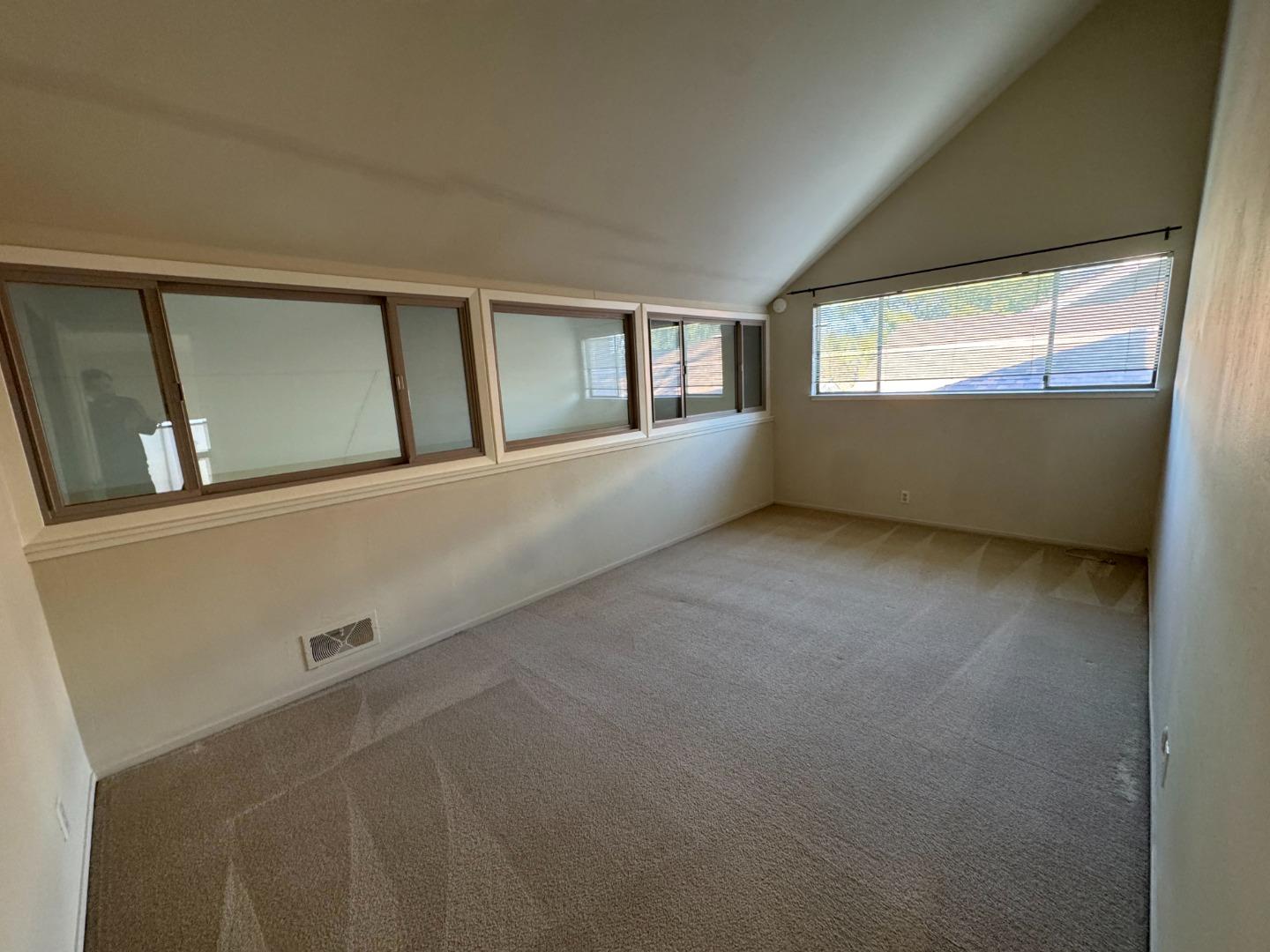 Detail Gallery Image 2 of 11 For 730 Cambridge Ave, Menlo Park,  CA 94025 - 4 Beds | 2/2 Baths