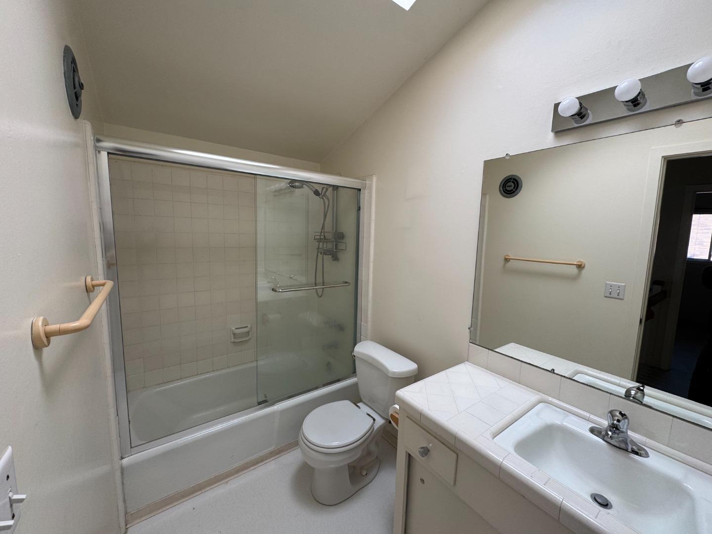 Detail Gallery Image 3 of 11 For 730 Cambridge Ave, Menlo Park,  CA 94025 - 4 Beds | 2/2 Baths