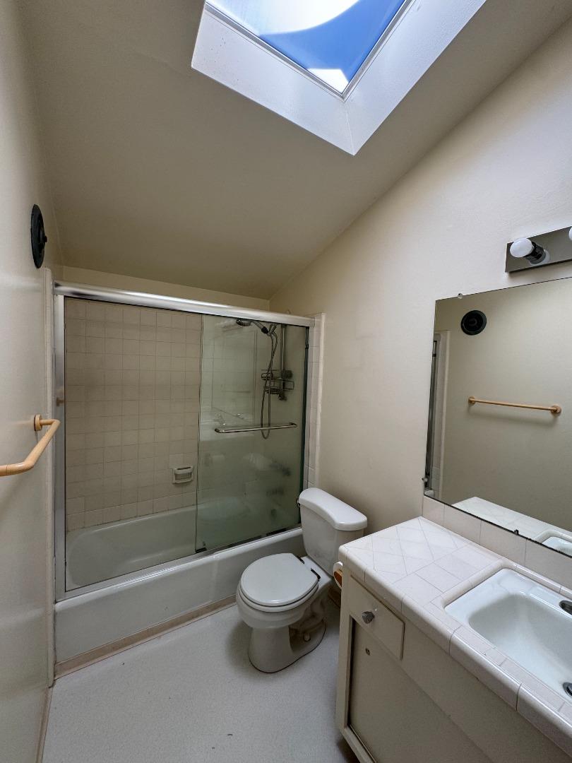 Detail Gallery Image 4 of 11 For 730 Cambridge Ave, Menlo Park,  CA 94025 - 4 Beds | 2/2 Baths