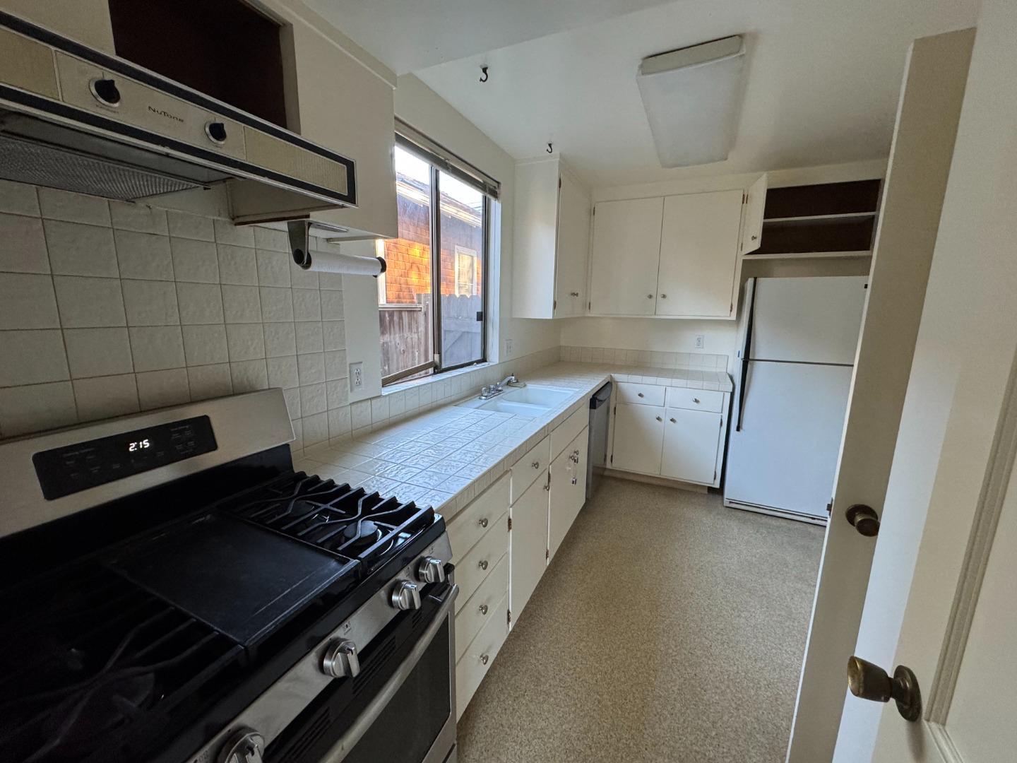 Detail Gallery Image 9 of 11 For 730 Cambridge Ave, Menlo Park,  CA 94025 - 4 Beds | 2/2 Baths